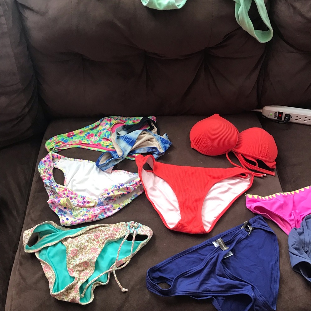 Bathing suits - Picture 2 of 11